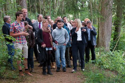 Das Freiwillige Ökologische Jahr (FÖJ) ist ein Vorzeigeprojekt der Umweltbildung in Bayern. (Auszeichnung in Schwindegg)