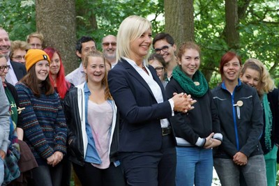 Das Freiwillige Ökologische Jahr (FÖJ) ist ein Vorzeigeprojekt der Umweltbildung in Bayern. (Auszeichnung in Schwindegg)