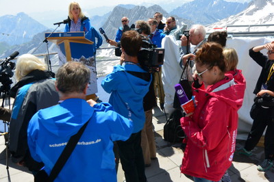 Gemeinsamer Besuch der Umweltforschungsstation Schneefernerhaus mit Bundesumweltministerin Barbara Hendricks auf der Zugspitze.