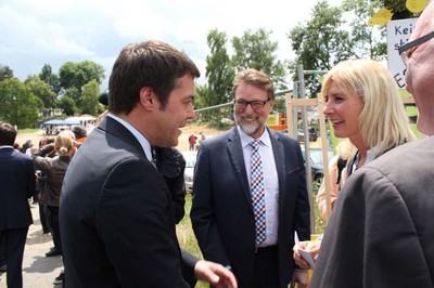 Spatenstich zur Gartenschau 2017 im schönen Pfaffenhofen mit tatkräftiger Unterstützung durch die Vorschulgruppe des städtischen Kindergartens Burzlbaam.