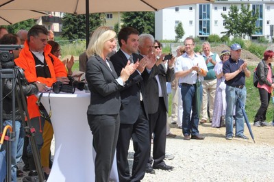 Spatenstich zur Gartenschau 2017 im schönen Pfaffenhofen mit tatkräftiger Unterstützung durch die Vorschulgruppe des städtischen Kindergartens Burzlbaam.