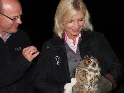 Im Juni hat der Landesbund für Vogelschutz die Pflege eines verwaisten Jung-Uhus aus dem Landkreis Regensburg übernommen. Das Tier hat sich in den vergangenen Wochen in der LBV-Vogelstation in Regenstauf gut erholt. Ich durfte ihn nun gemeinsam mit dem LBV-Landesvorsitzenden Dr. Norbert Schäffer wieder in die Freiheit entlassen. Alles Gute!