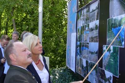 Wir wollen den Hochwasserschutz in ganz Bayern weiter voranbringen. Hier in Baar-Ebenhausen ist es gelungen, die Interessen der Stadt- und Verkehrsentwicklung, des Naturschutzes und wasserwirtschaftliche Ziele in Einklang zu bringen. Hochwasserschutz ist eine gesamtgesellschaftliche Aufgabe. Rund 500 Anwesen in Baar-Ebenhausen können wir mit diesem umfassenden Projekt besser vor Überflutungen schützen.