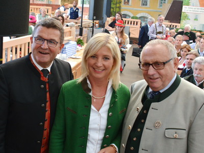 Wie umweltfreundlich sind die Wiesn-Zelte? Die Wiesn-Wirte haben sich einer Prüfung des Umweltministeriums gestellt, und das bayerische Umweltsiegel bekommen.