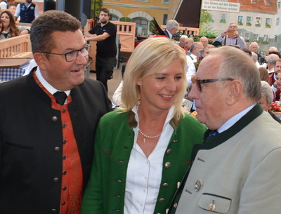 Wie umweltfreundlich sind die Wiesn-Zelte? Die Wiesn-Wirte haben sich einer Prüfung des Umweltministeriums gestellt, und das bayerische Umweltsiegel bekommen.