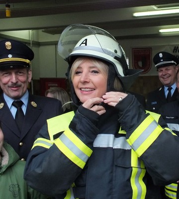 "Frauen zur Feuerwehr" Feuerwehrfrauen leisten in Bayern einen wertvollen Beitrag für das Gemeinwohl - retten, löschen, bergen und schützen mit ihren ganz speziellen Fähigkeiten und Talenten. Danke an Natalie Kienmüller-Stadler für ihren Einsatz!!
