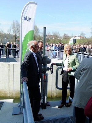 Öko-Wasserkraftanlage Sulzberg-Au: Erstmalig in Deutschland wurde der Einsatz einer besonders fischverträglichen Turbinentechnik realisiert. Die Wasserkraft der Zukunft muss naturverträglich sein.