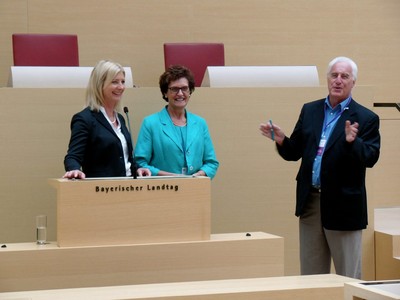 Anregende Diskussionen im Bayerischen Landtag mit den Erdinger Landfrauen und der Erdinger Senioren-Union zu den aktuellen landwirtschaftlichen und umweltpolitischen Themen.