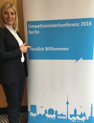 Die Umweltminister haben in Berlin noch einmal ein klares Bekenntnis zum Klimaschutz abgegeben. Ich werbe für den bayerischen Weg: Klimaschutz lebt von Freiwilligkeit und Innovation. Nur wenn wir die Menschen mitnehmen, können wir beim Klimaschutz erfolgreich sein!