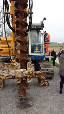 Spatenstich Hochwasserschutzdeich an der Tiroler Achen. Sicherung der Begleitdeiche der Tiroler Achen durch Einbringen einer statisch tragenden Innendichtung.