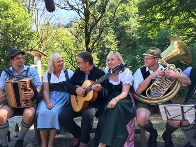 Treffen zur Halbzeit der bayerischen Präsidentschaft der EU-Alpenstrategie (EUSALP) auf der Königsalm mit Staatsministerin Dr. Merk und dem Tiroler Landeshauptmann Platter.
Tirol übernimmt im Jahr 2018 den Vorsitz der EU-Strategie für den Alpenraum.