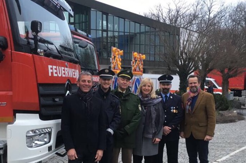 Mehr Sicherheit für den Landkreis Erding! Heute wurden Rettungsdienst- und Katastrophenschutz-Fahrzeuge im Wert von über einer Million übergeben! Staat, Verbände und Organisationen zeigen gemeinsam Verantwortung für den bestmöglichen Schutz unserer Bevölkerung!